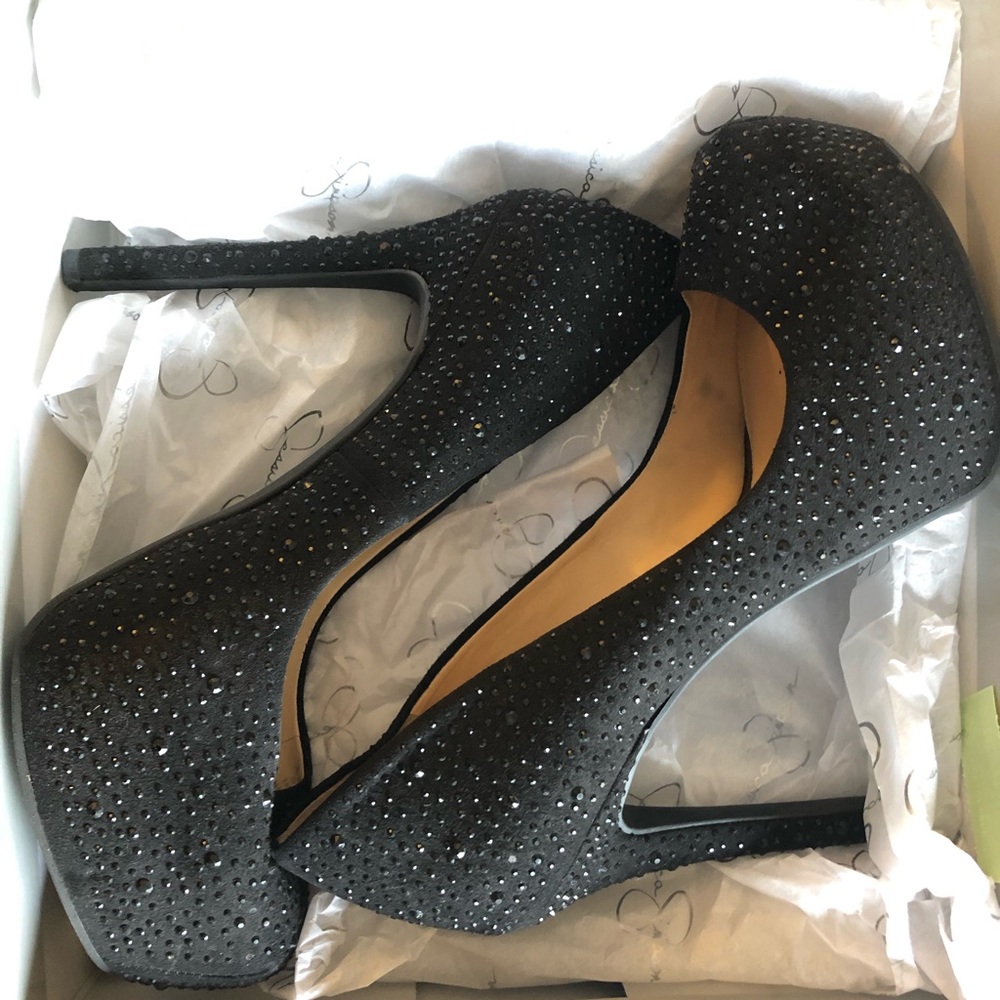 Jessica Simpson pumps